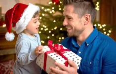 Papá e hijo en navidad