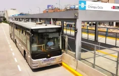 Bus del Metropolitano en la estación Chimpu Ocllo