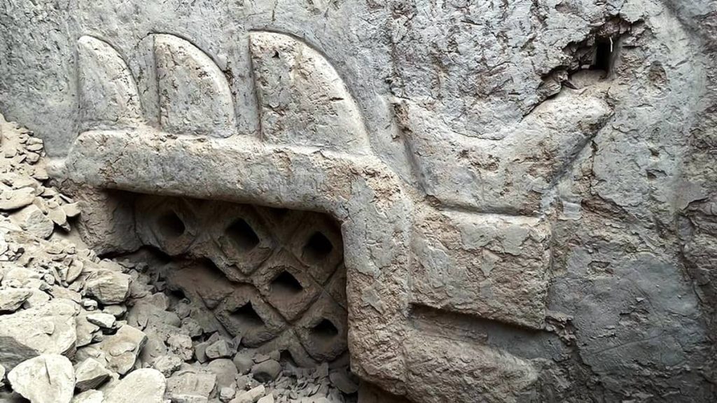 Descubren mural preincaico de 3.000 años en Perú